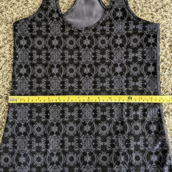 Lululemon Racerback Tank - Size 6 - Picture 6 of 7